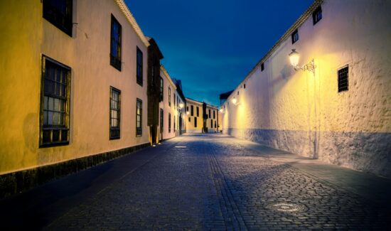 Actividades y experiencias en Tenerife - Vista de La Laguna con el Teide