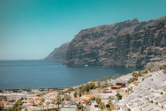 Los Gigantes Tenerife - Foto de Eugen Sacalî en Unsplash